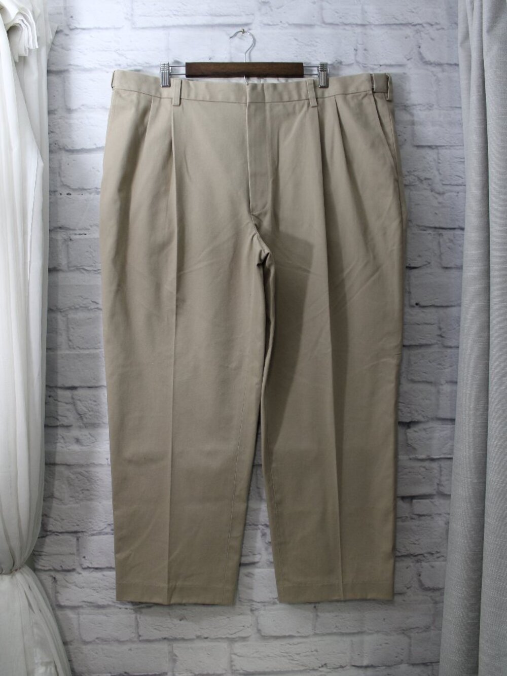 Orvis Men's 42 Classic Khaki Pleated Front Chino Dress Pants